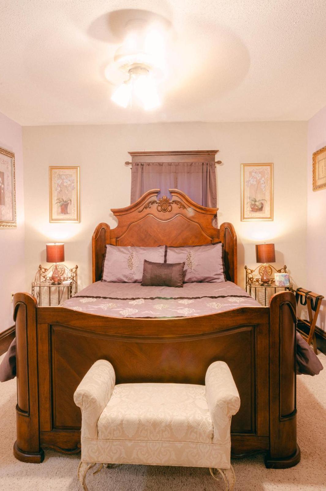 The Wolf Manor Bed & Breakfast Ellinwood Екстериор снимка