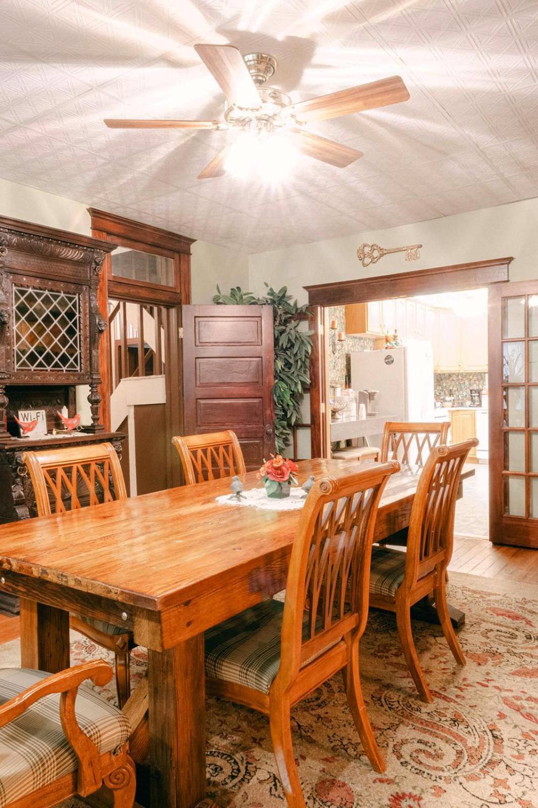 The Wolf Manor Bed & Breakfast Ellinwood Екстериор снимка