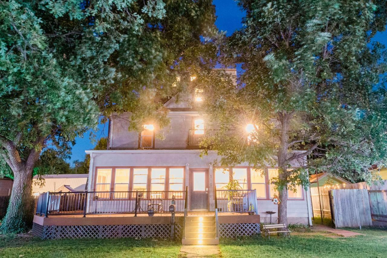 The Wolf Manor Bed & Breakfast Ellinwood Екстериор снимка